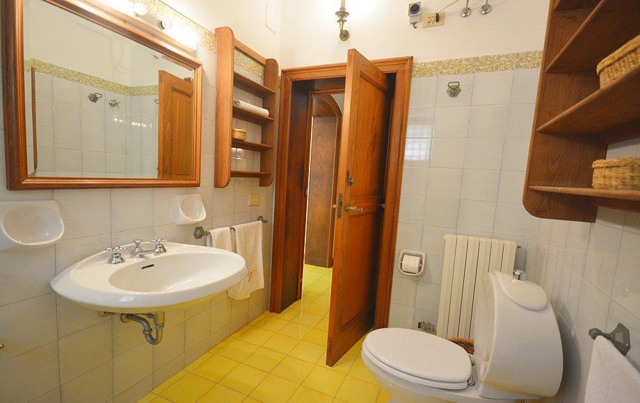 Étage inférieur - chambre double  D salle de bain